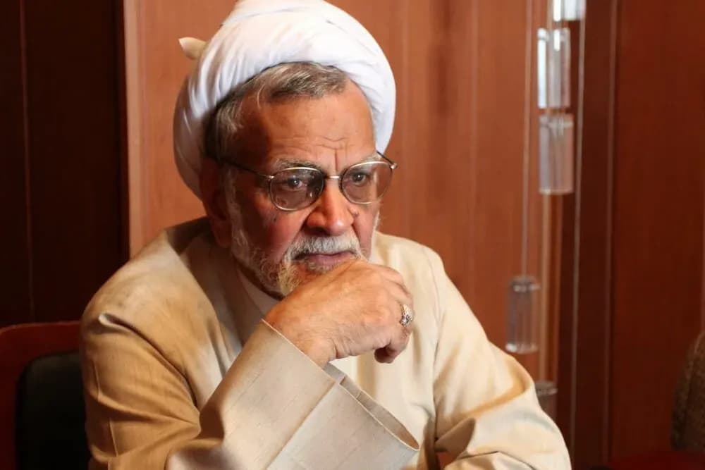 ویدئو شعر حجتی کرمانی در تجلیل از رهبر شهید با حضور خاتمی و موسوی خوئینی