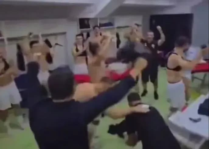 راز کیسه پول رئیس دینامو در جشن عجیب فاش شد!