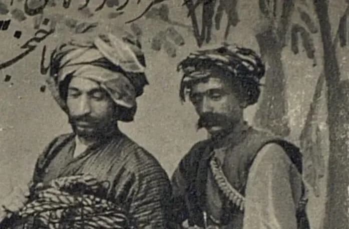 تصاویر تاریخی از دوئل خنجری مردان کرمانشاهی در دوره قاجار