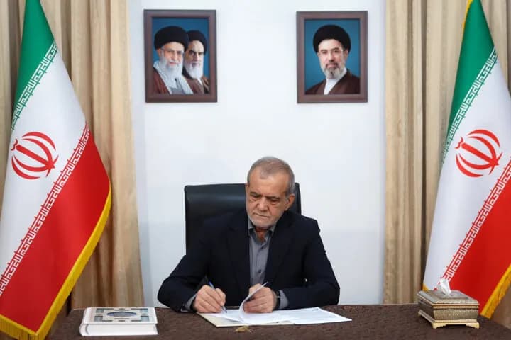 تسلیت پزشکیان به خانواده شهیدان اسفندیاری در پی درگذشت پدر بزرگوارشان