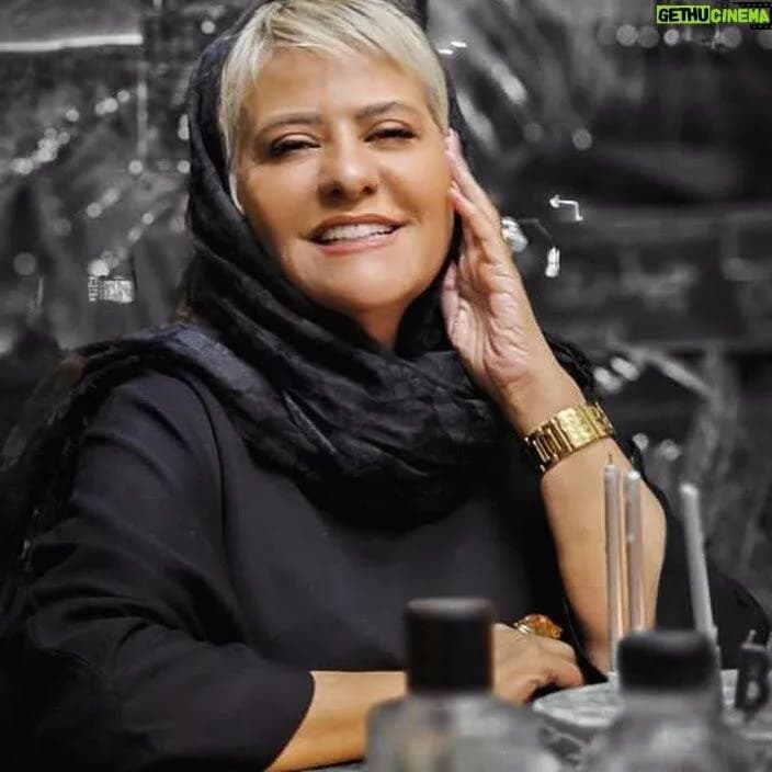 رابعه اسکویی ۶۰ ساله، چهره جدیدش همه را شگفت زده کرد + عکس