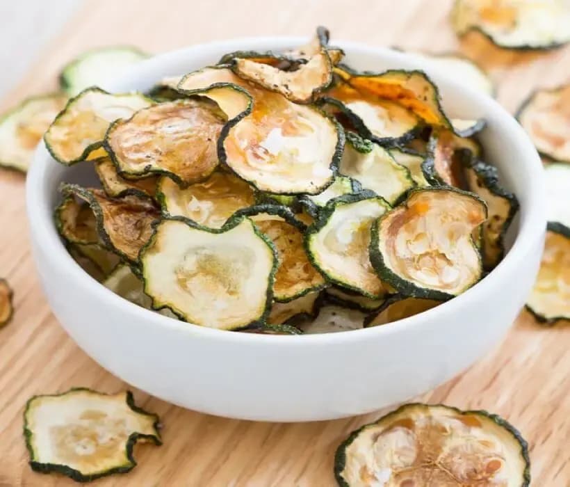 طرز تهیه چیپس کدو سبز خانگی؛ میان وعدهای خوشمزه و سالم