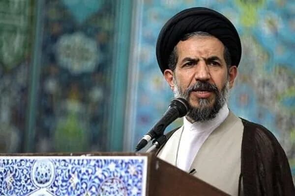 نقش یک فقیه حکیم در شکل گیری انقلاب اسلامی