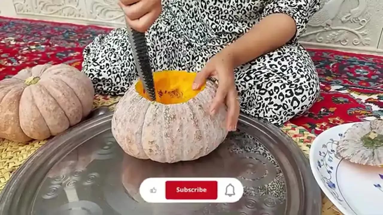 طرز تهیه کدو حلوایی شکم پر با مرغ و برنج روی آتش به سبک روستایی