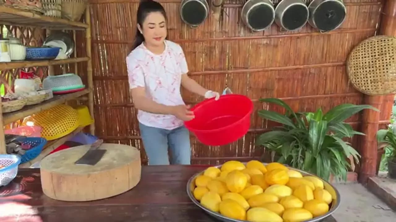 غذای سنتی کامبوج؛ ترکیب جذاب انبه و پای مرغ