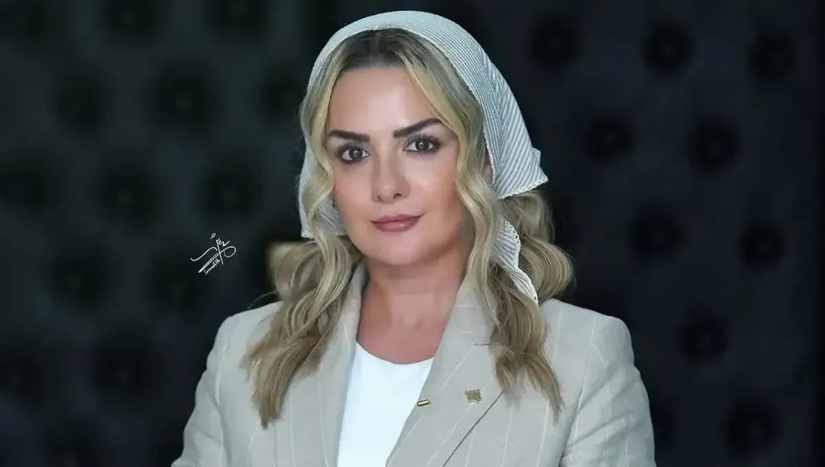 استایل جذاب بیتا سحرخیز با کت و مینی اسکارف در جشن نفس (+عکس)