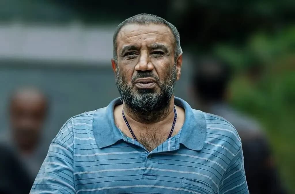 عکس جذاب از نصرالله رادش در پشت صحنه سریال مرد سه هزار چهره