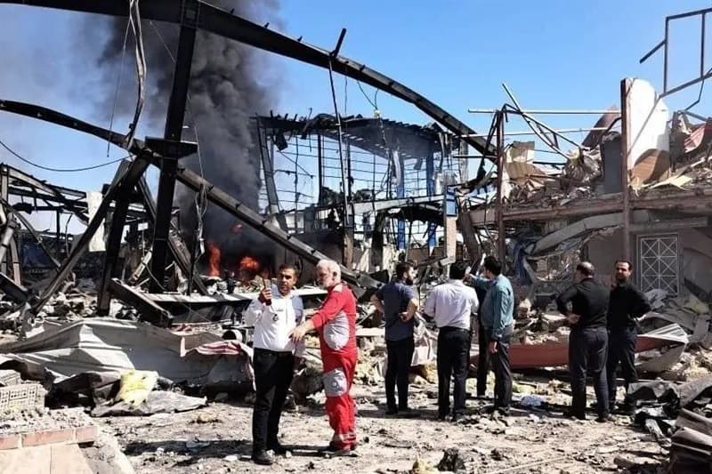 آتش سوزی مهیب در شهرک شمس آباد تهران؛ 18 مصدوم و خسارت به اورژانس