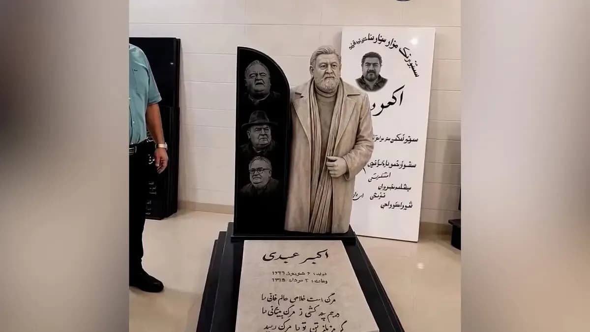 سنگ قبر اکبر عبدی با مجسمه ی خاص و شعر مرگ / یاد بازیگر به یاد ماندنی سینمای ایران