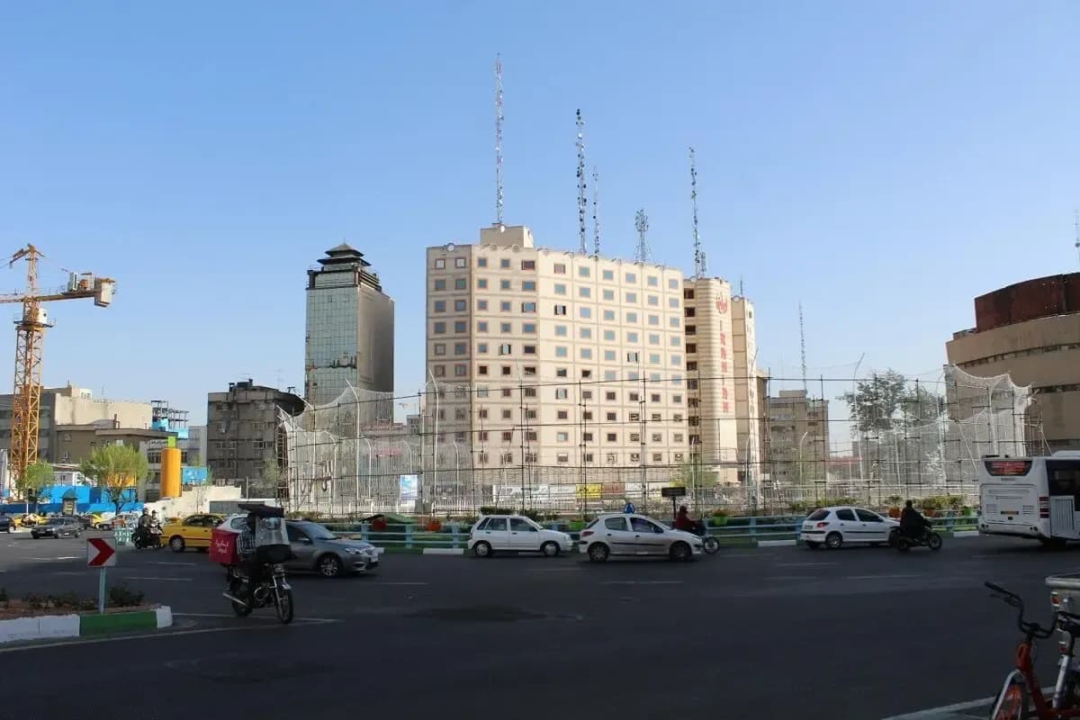 عکس قدیمی از تهران؛ گشتی در میدان ولیعصر در دهه 50