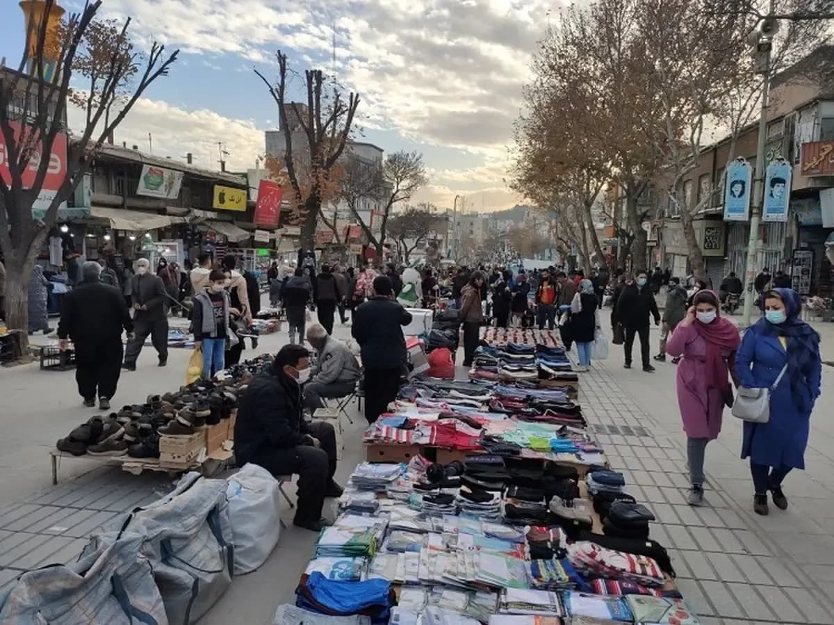 عکس تاریخی از فروش شمشیر در تهران زمان قاجار