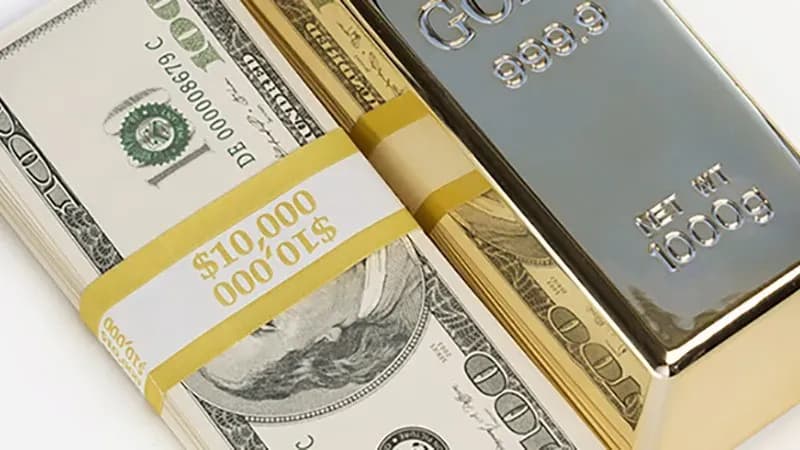 سرمایه گذاری در طلا یا دلار؟ کدام انتخاب سودآورتر است؟