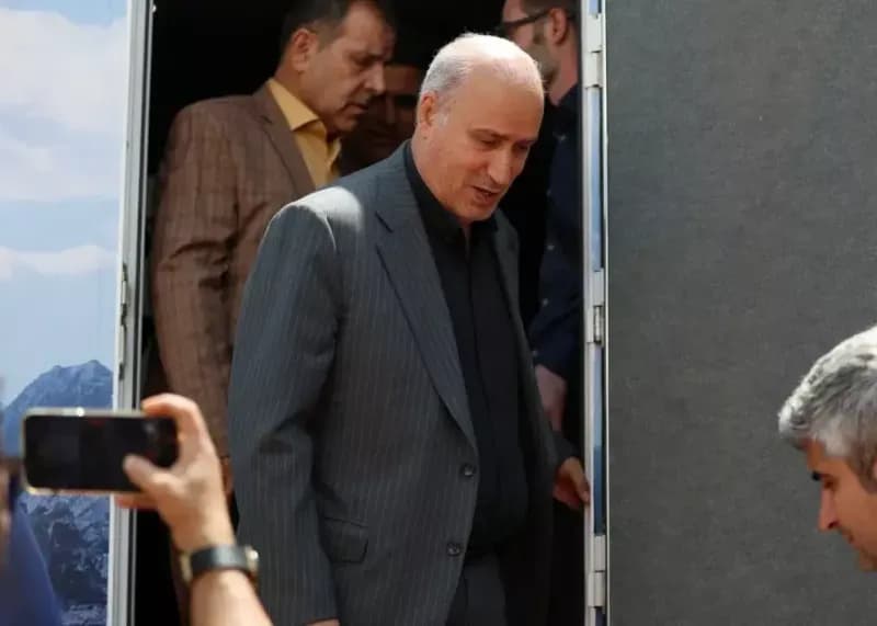 سه دلیل احتمالی برای اهدای جام قهرمانی به استقلال
