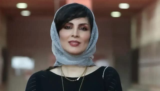 جذابیت استایل مشکی و نقرهای آرزو تاج نیا در مراسم اکران فیلم سگمار