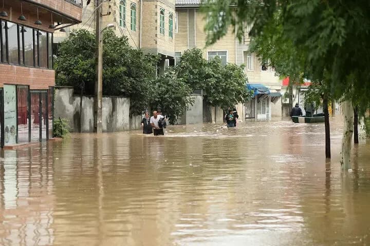 رشت چگونه در چند ساعت زیر آب رفت؟ از بارش ۱۰۰ میلی متری تا بحران آبگرفتگی