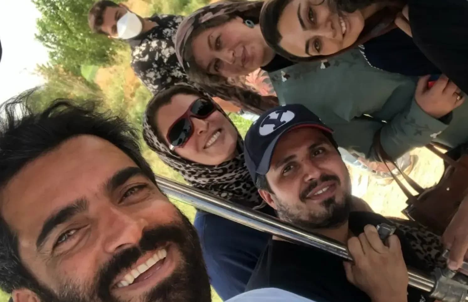 حضور غافلگیرکننده منوچهر هادی و یکتا ناصر در یک عکس دسته جمعی