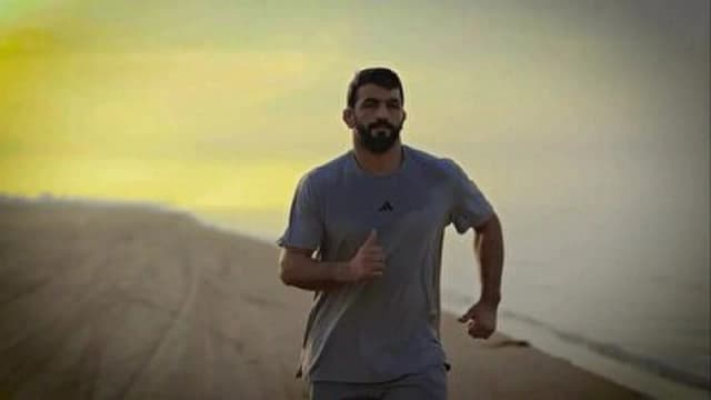 لحظاتی دیدنی از تمرینات حسن یزدانی در ساحل دریای خزر + فیلم