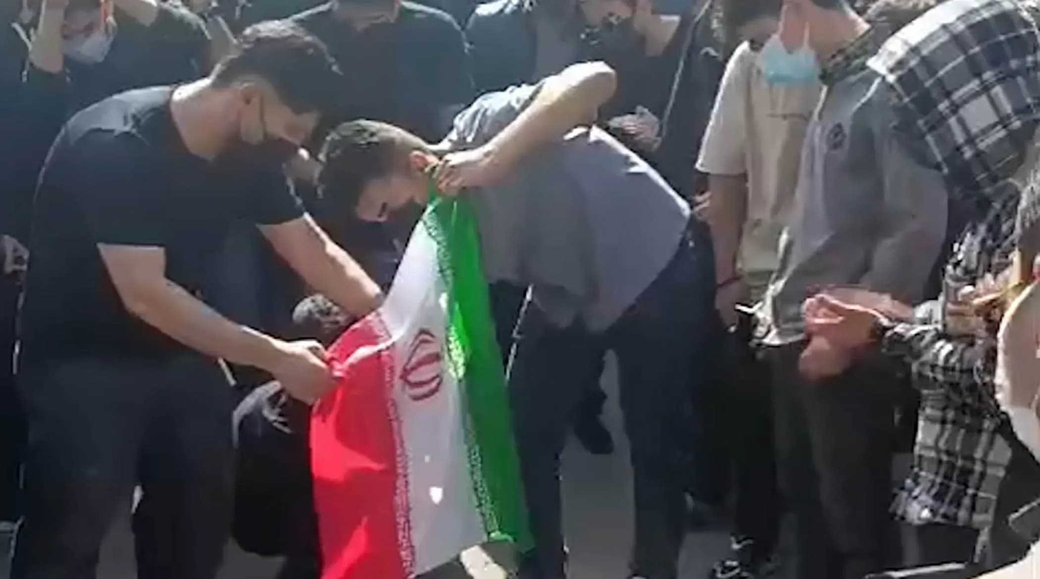 ماجرای انتشار تصاویر جنجالی دو دانشجو و تصمیم دانشگاه برای اخراج آنها