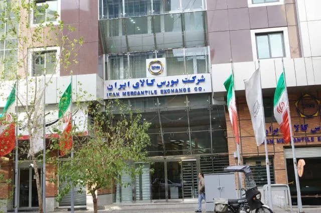 آتش بازی فولادسازان در تالار صنعتی و معدنی؛ عرضه گسترده میلگرد چهارشنبه ۲۵ شهریور