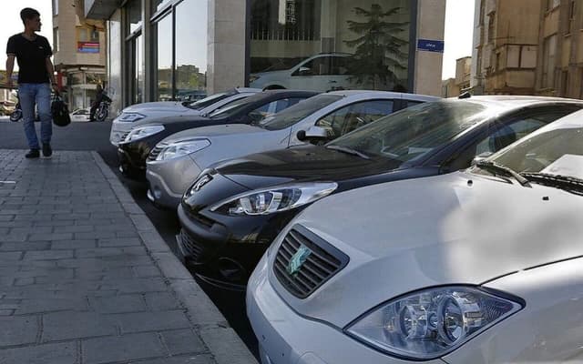 کاهش قیمت خودرو در بازار؛ این دو خودرو بیشترین افت قیمت را ثبت کردند | جدول قیمت ها