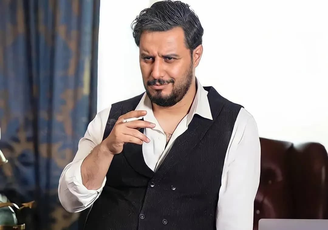 ویدئو کلافگی جواد عزتی از حضور بادیگاردها؛ دست من را ول کنید؟