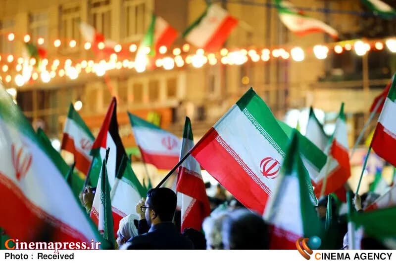روز پرچم در تقویم رسمی ایران؛ نگاهی به پیوند مردم ایران با پرچم