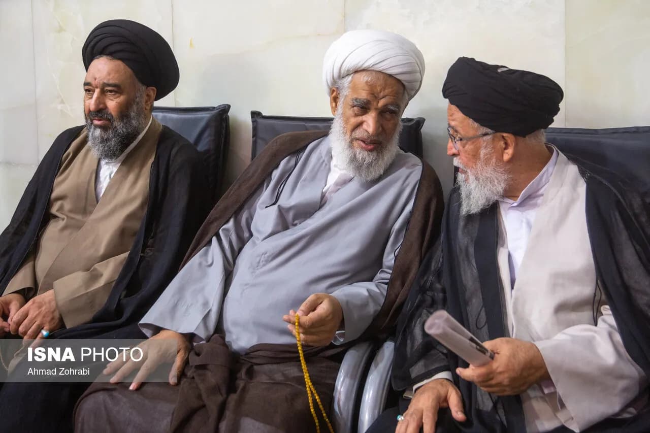تصاویر مراسم ترحیم آیت الله شبیری زنجانی در حرم حضرت فاطمه معصومه(س)