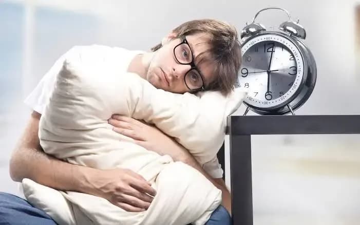 آیا ۶ ساعت خواب کافی است؟ بررسی میزان خواب مورد نیاز بر اساس سن