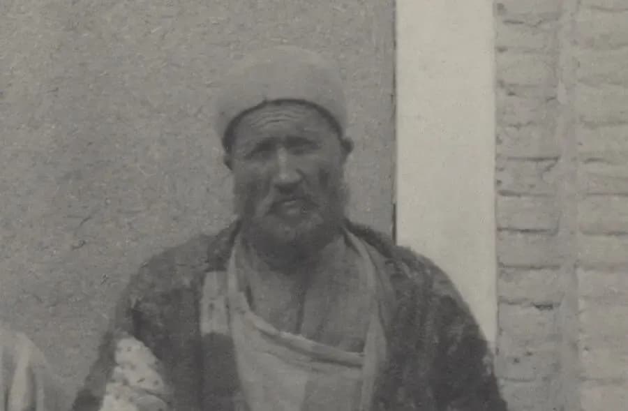 عکس تاریخی ۱۳۵ ساله از سفر غلامرضا و زین العابدین در نیمه راه اصفهان