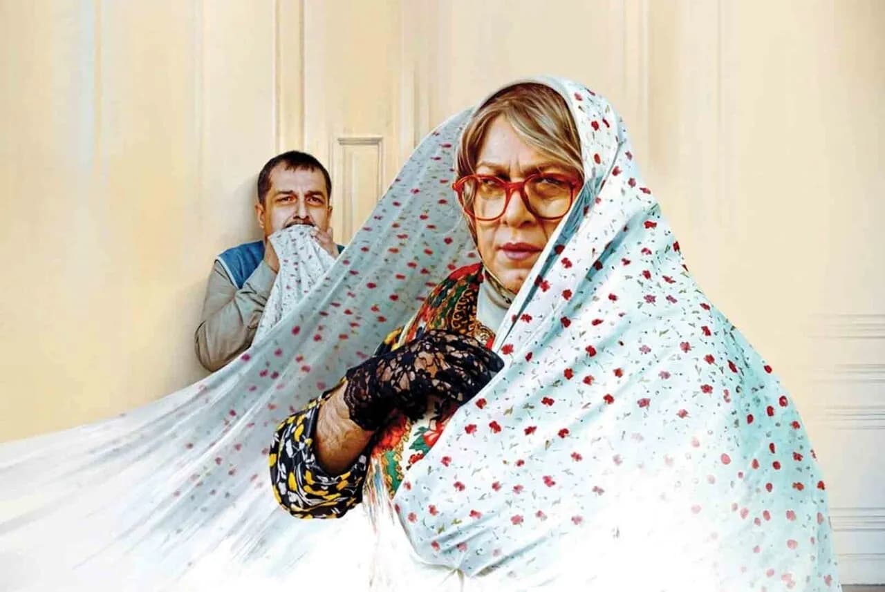 تماشاگران غیرمجاز «خانوم والده» را دیدند؛ اجرای رده بندی سنی پس از ۱۲ روز و فروش ۷۲۴ هزار بلیت