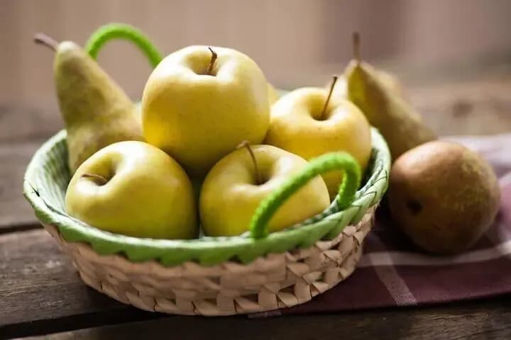 برای درمان یبوست این ۳ میوه پاییزی را به رژیم غذایی خود اضافه کنید