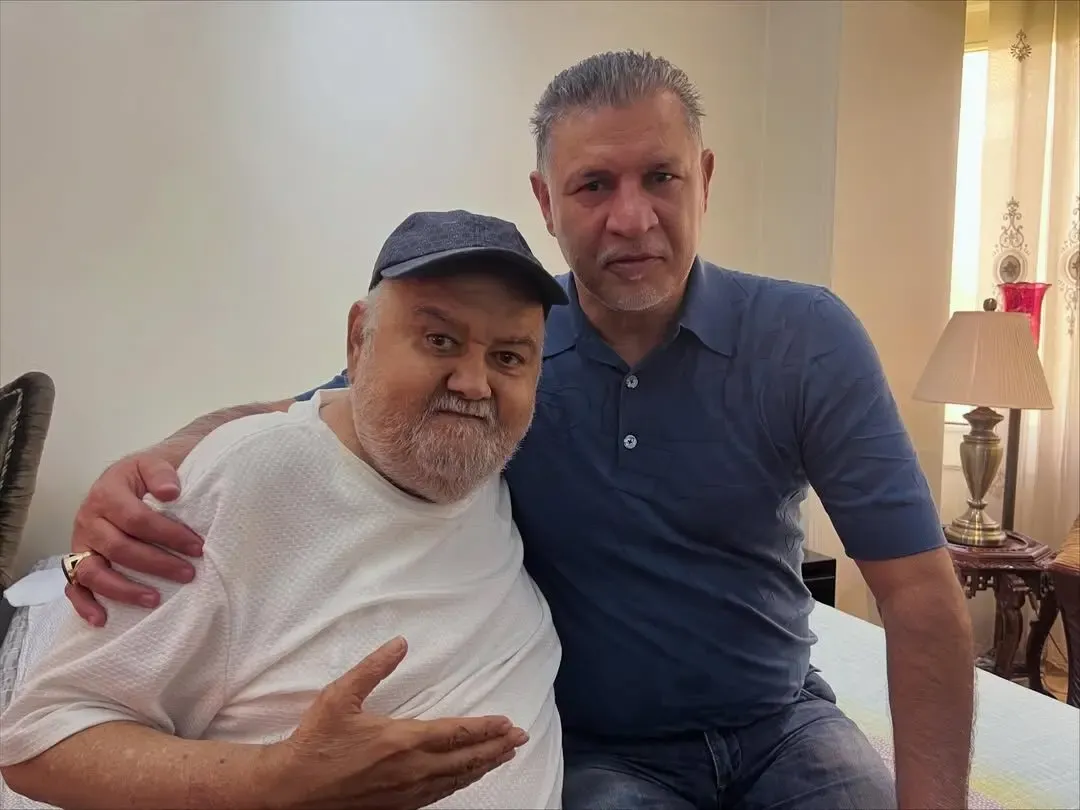 عکس نوستالژیک اکبر عبدی و فرهاد خان محمدی در فیلم ریحانه؛ نمایی از سال 68