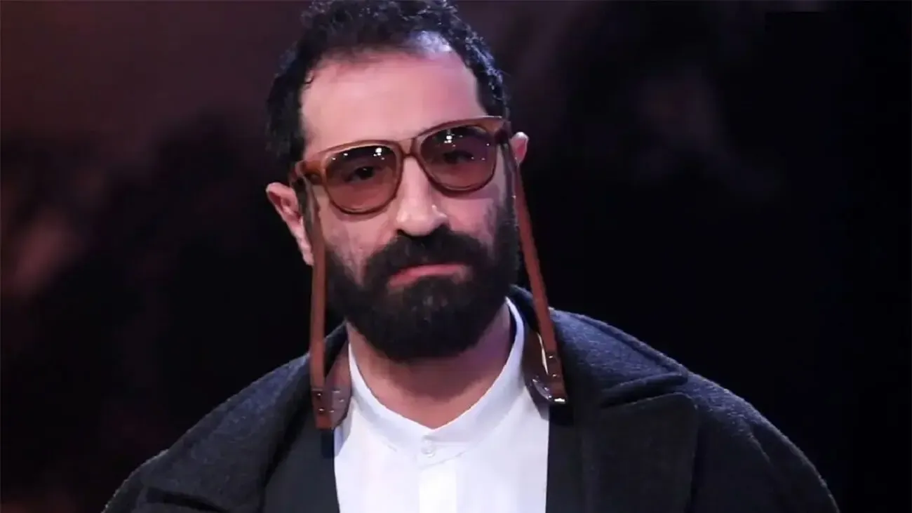 شعار نویسی روی دیوار خانه ایمان صفا؛ ایده ای متفاوت و جذاب
