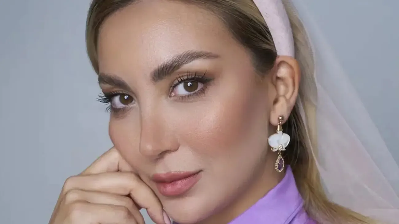 عکس دیزاین میز تولد شیک و سلطنتی مینا مختاری با گل آرایی تجملاتی