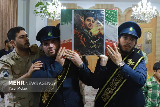 تشییع پیکر شهید عباس آقایی در قم آغاز شد