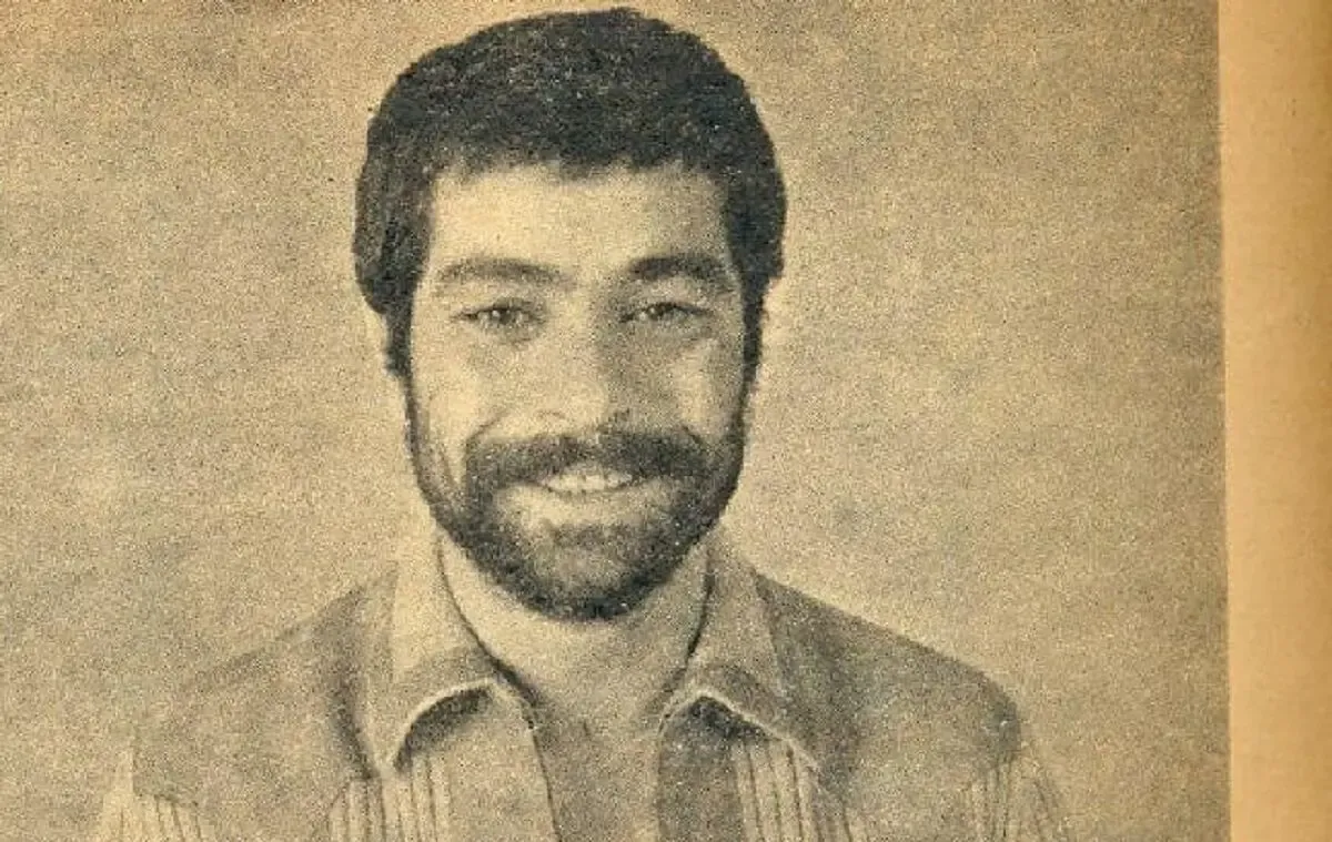 عکس قدیمی بهروز وثوقی در کنار دریا به همراه برادرش فیروز؛ سال ۱۳۵۰