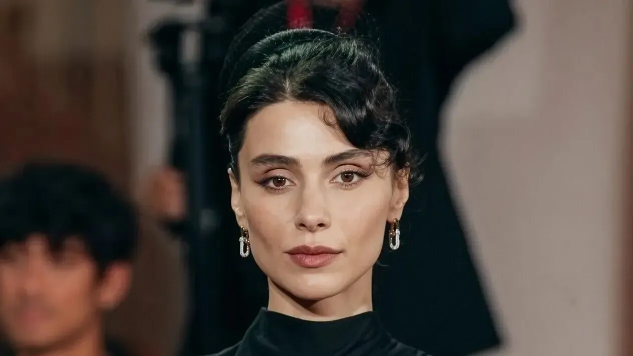 عکس جدید لاله مرزبان با لباس ورساچه؛ نگاهی به استایل و جواهرات لوکس او