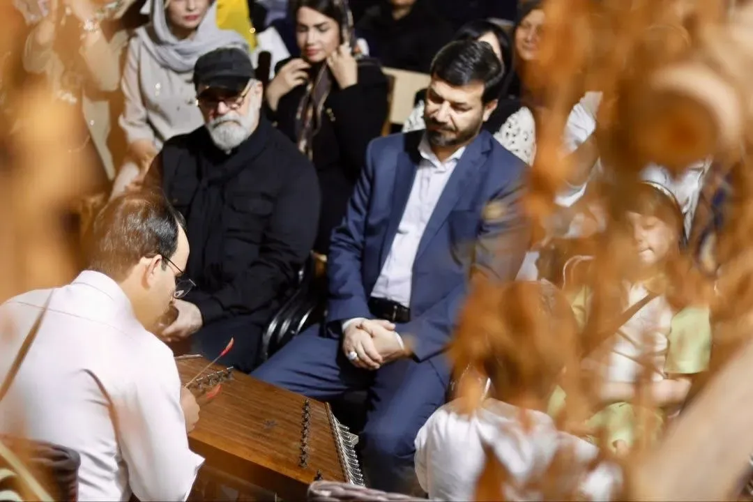 شب حافظ در گالری ریم اهواز برگزار شد؛ شبی برای شعر و موسیقی