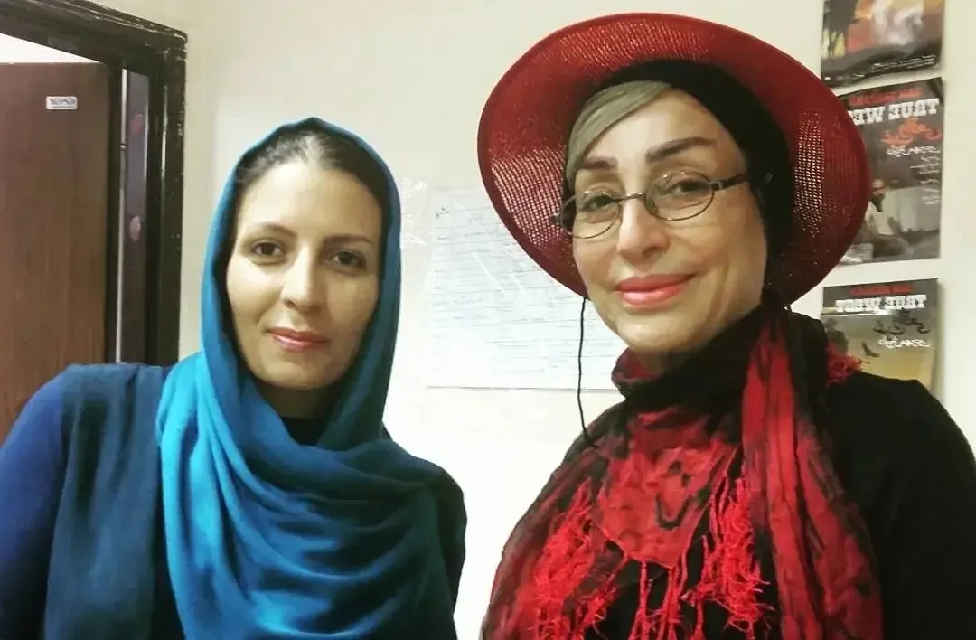 عکس نوستالژیک جمیله فردین بر سر مزار برادرش محمدعلی فردین