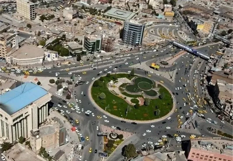 عکس تاریخی کرمانشاه در دوران قاجار؛ میدان و ساختمان حکومتی