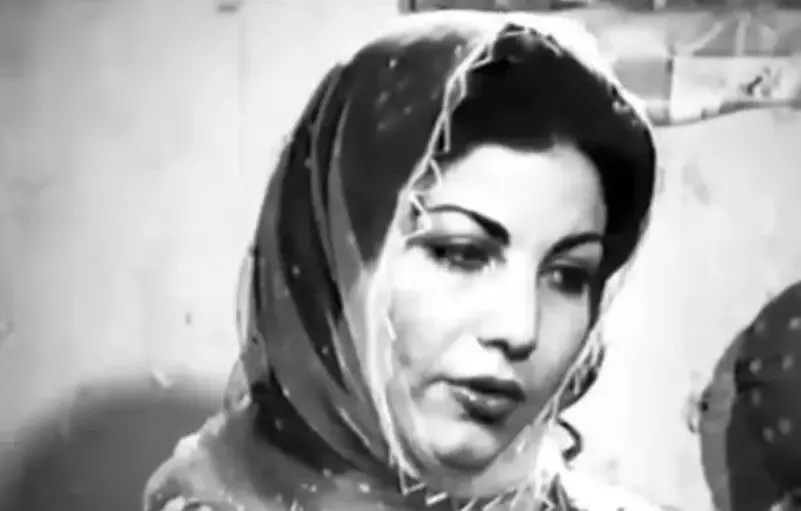 عکس کمتر دیده شده از پوری بنایی در دوران پیری و مراسم ختم در دهه ۹۰