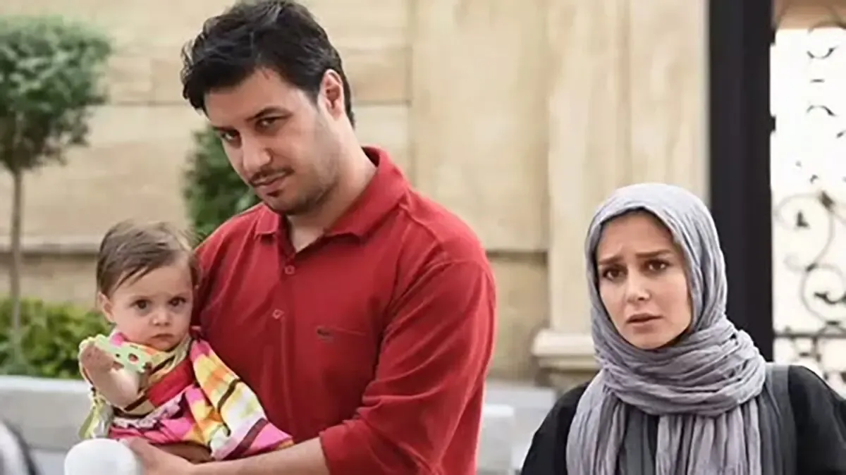 دیدار دوباره جواد عزتی و ساحل بکرانی پس از ۱۲ سال؛ بازیگر نوزاد «دردسرهای عظیم» بزرگ شد!