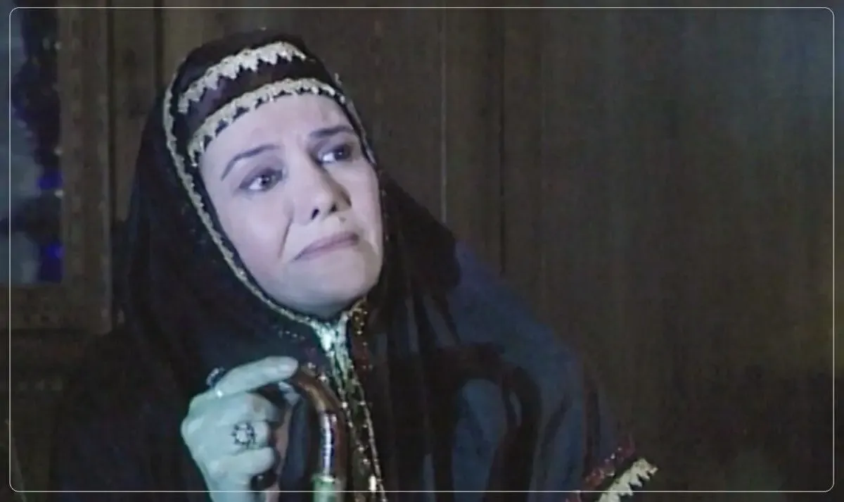 عکس کمتر دیده شده از فخری خوروش در ۳۳ سالگی روی صحنه تئاتر؛ سال ۱۳۴۱
