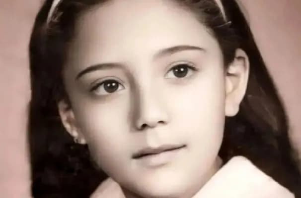عکس دیده نشده از «نوش آفرین» با کلاه ارتشی در دهه ۵۰