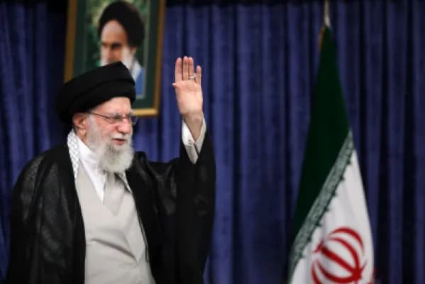 وصیت نامه رهبر شهید | شنیدن وصیتنامه با صدای واقعی رهبر