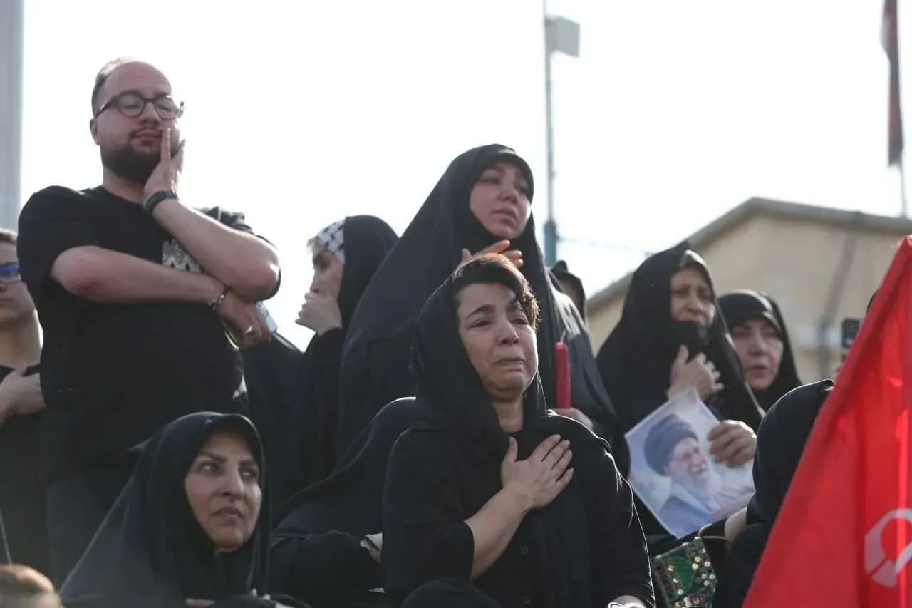 تصاویری از حضور پرشور بانوان در مراسم وداع با رهبر شهید