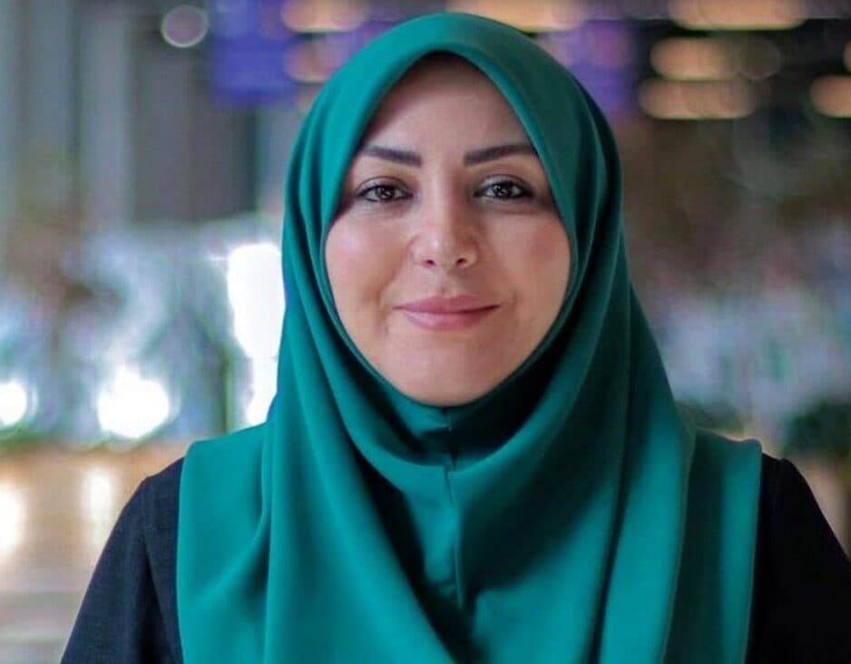 متفاوت ترین تصویر از المیرا شریفی مقدم با کلاه قزاقستانی / خانم مجری همه را شوکه کرد !