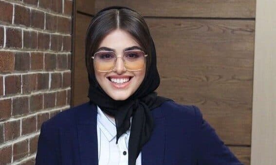 عکس خانوادگی ریحانه پارسا با مادر و پدر و برادر واقعیش در ترکیه!+ عکس