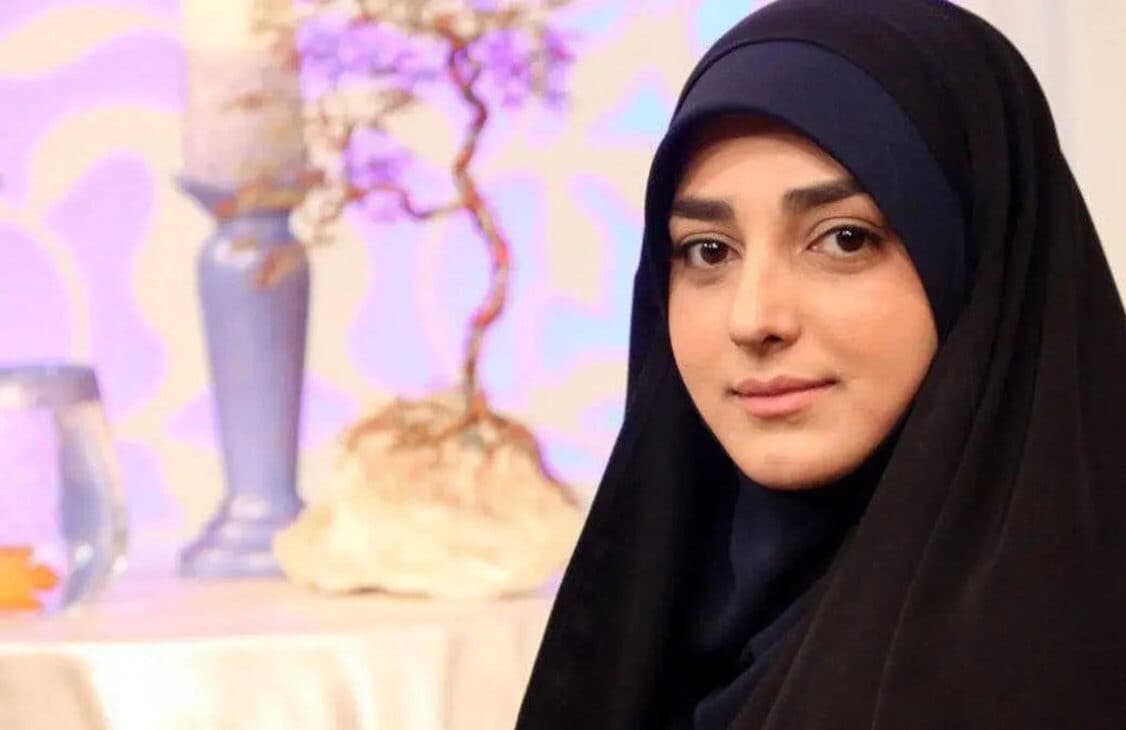 سلفی خاص و جدید ستاره سادات قطبی روبروی آینه اتاق گریم + عکس