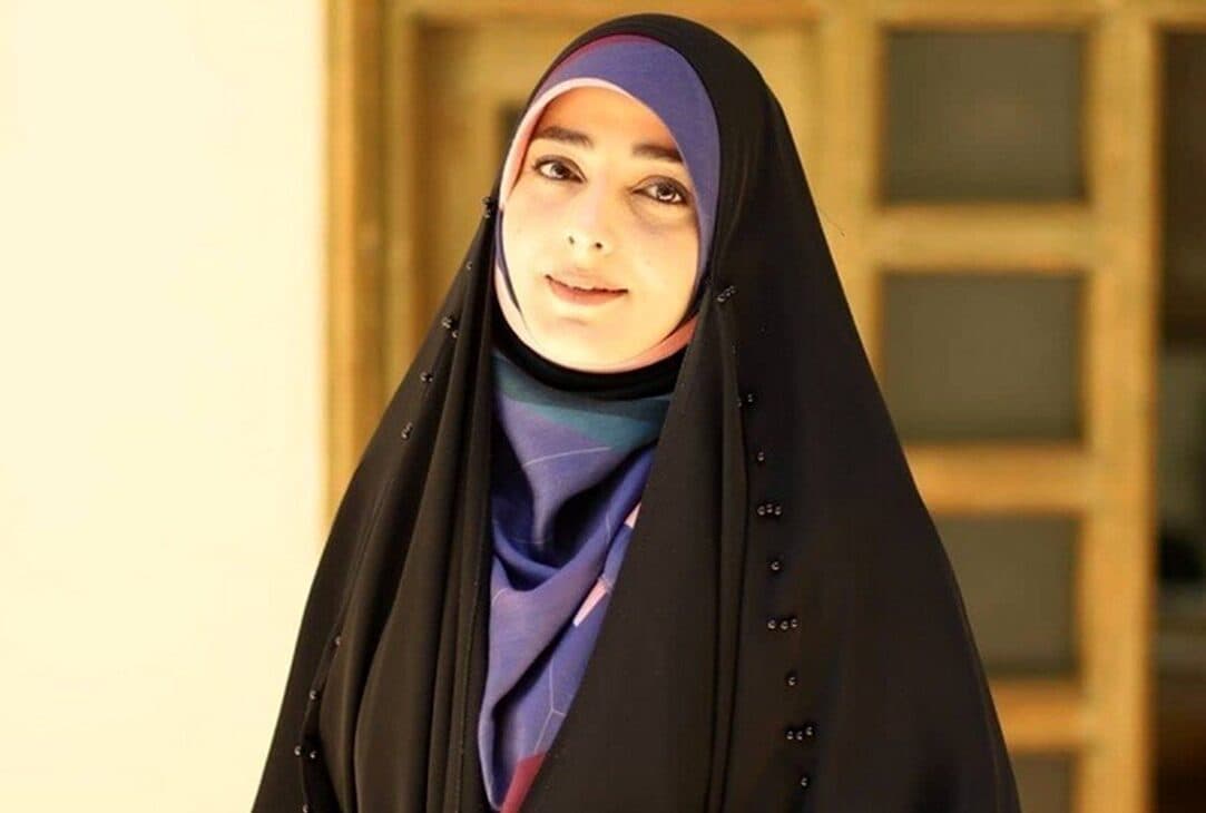 شیطنت بامزه پسر ستاره سادات قطبی اینبار با پاپوش های نمدی مامانش / ولی آدم دوست داره این بچه رو بچلونه بس که بانمکه +فیلم